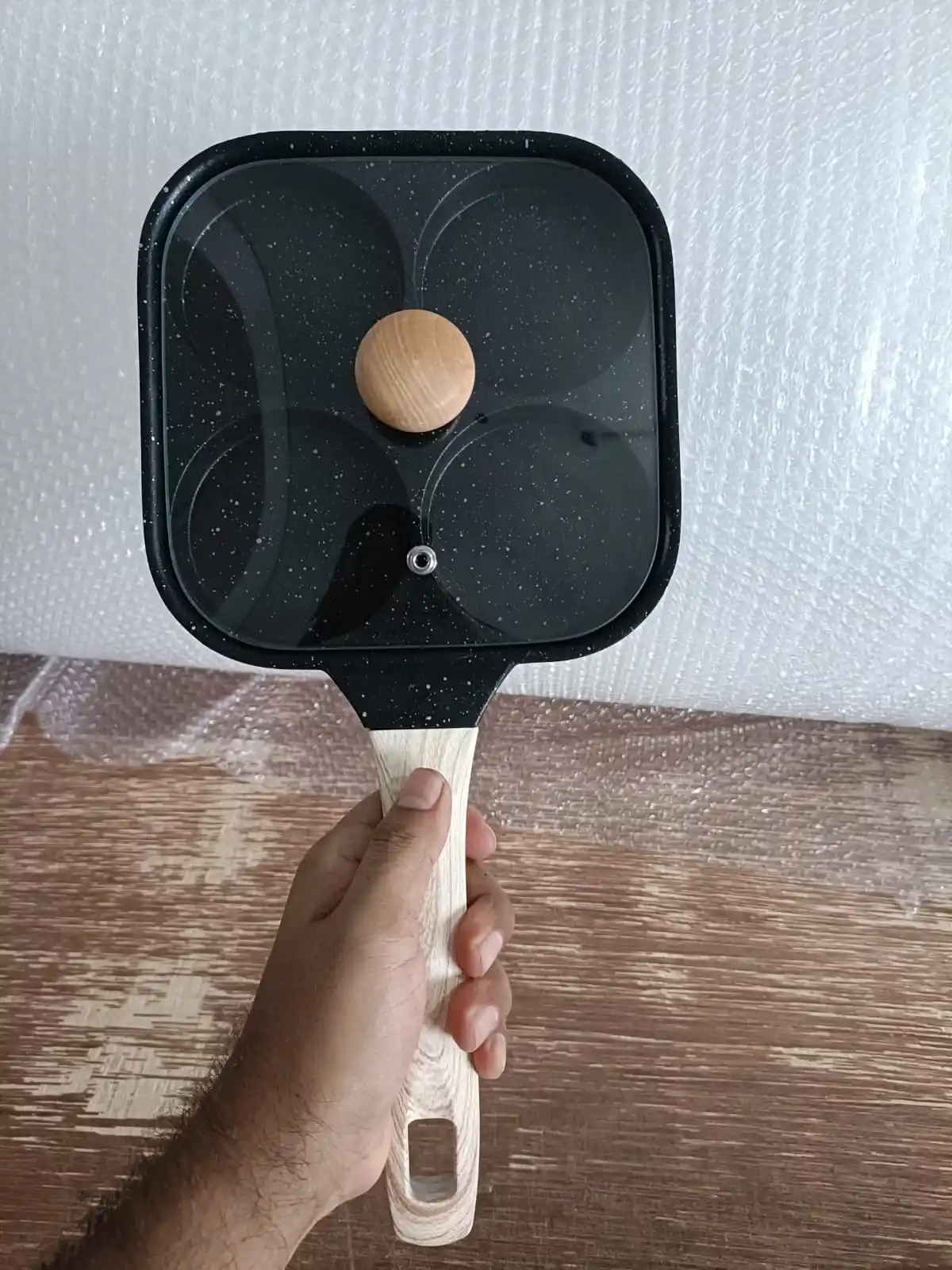 Egg fry pan with lid 4 hole